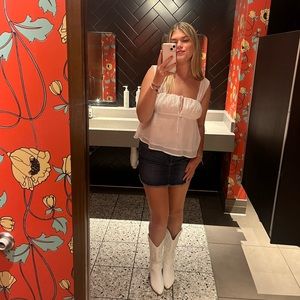 Meet your Posher, Julia